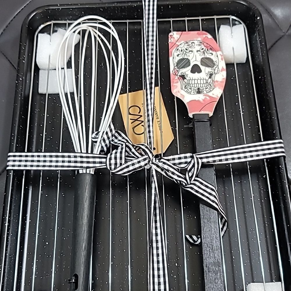 Cook with Color 4 Piece Halloween Baking set. - Picture 2 of 3